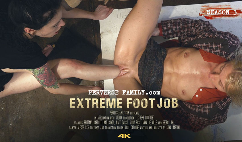 Extreme Footjob – หนังxฝรั่งแนวโหดแบบสุดโต่ง โครตซาดิสใช้เท้ายัดเข้าหีของสาวรับใช้ในบ้านของครอบครัวแปลกๆ