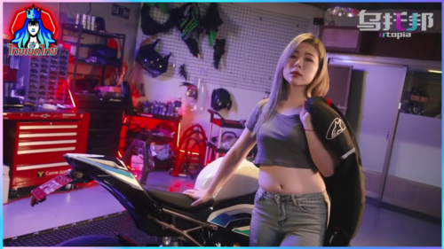 คลิปโป๊เอเชีย Biker Girl Gets a Huge สาวไบเกอร์เจอหนุ่นช่างจับเย็ดตอนมาลองรถเล้าโลมดูดควยเเล้วจับเย็ดล่อบนรถมอเตอร์ไซค์ก่อนยืนซอยหีกระเด้าน้ำเเตกคาถุงยาง